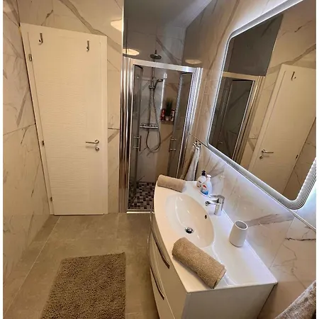 Oceanview Deluxe Penthouse With 89m2 Living Space 90m2 Roof Terrace 트로기르
