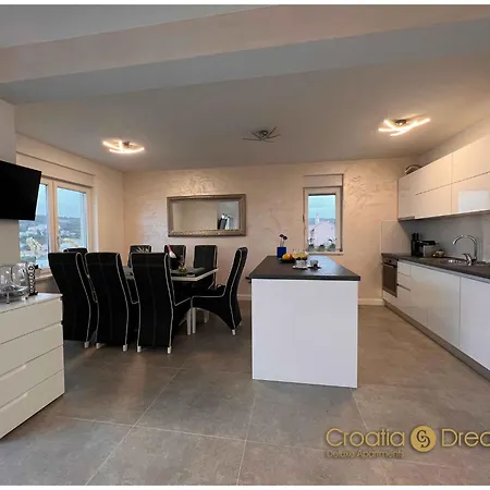 Oceanview Deluxe Penthouse With 89m2 Living Space 90m2 Roof Terrace Apartman *