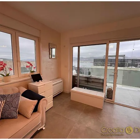 Oceanview Deluxe Penthouse With 89m2 Living Space 90m2 Roof Terrace * Trogir