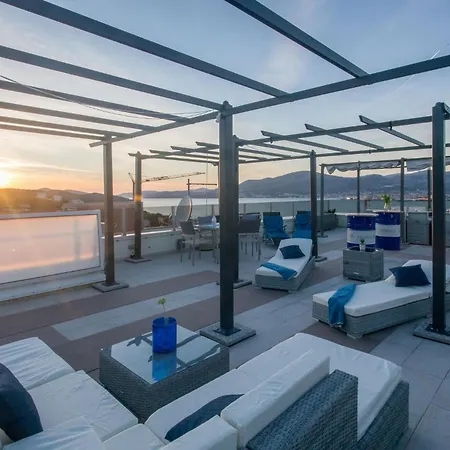 Oceanview Deluxe Penthouse With 89m2 Living Space 90m2 Roof Terrace Apartman *