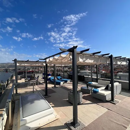 Oceanview Deluxe Penthouse With 89m2 Living Space 90m2 Roof Terrace *