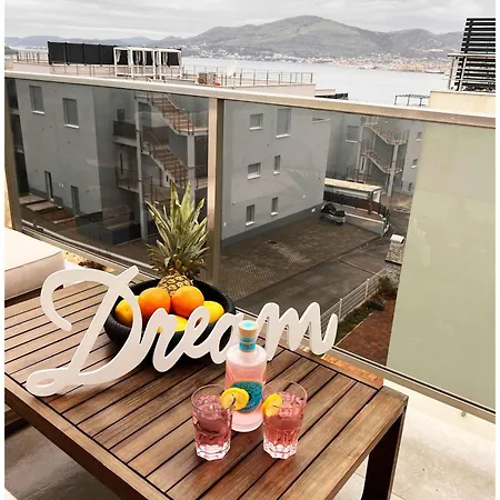 Apartman Oceanview Deluxe Penthouse With 89m2 Living Space 90m2 Roof Terrace *