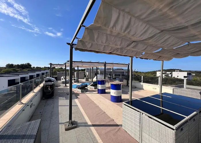 Oceanview Deluxe Penthouse With 89m2 Living Space 90m2 Roof Terrace Apartment *