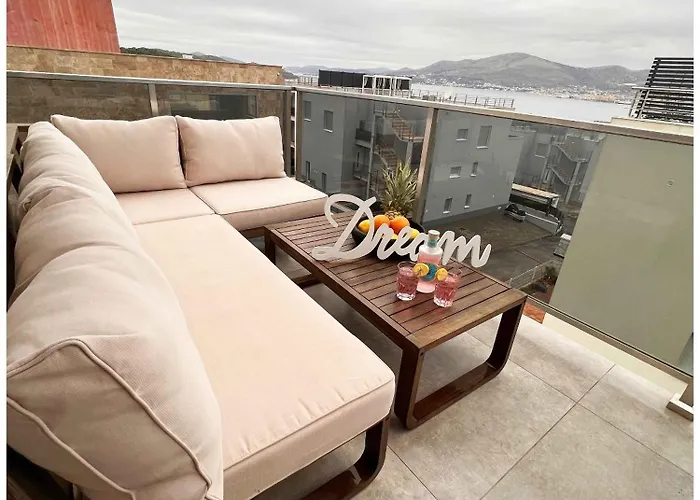 Oceanview Deluxe Penthouse With 89m2 Living Space 90m2 Roof Terrace Apartment