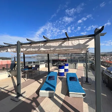 Oceanview Deluxe Penthouse With 89m2 Living Space 90m2 Roof Terrace Трогир