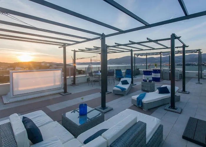 Oceanview Deluxe Penthouse With 89m2 Living Space 90m2 Roof Terrace Appartement *